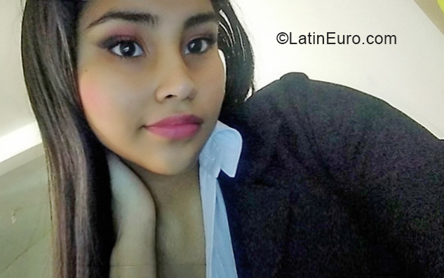 Date this happy Peru girl Liana from Arequipa PE1881