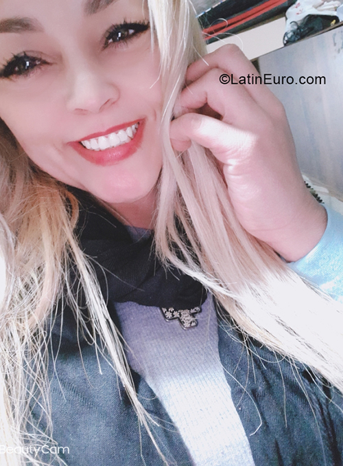 Date this cute Argentina girl Aldana from Buenos Aires AR769