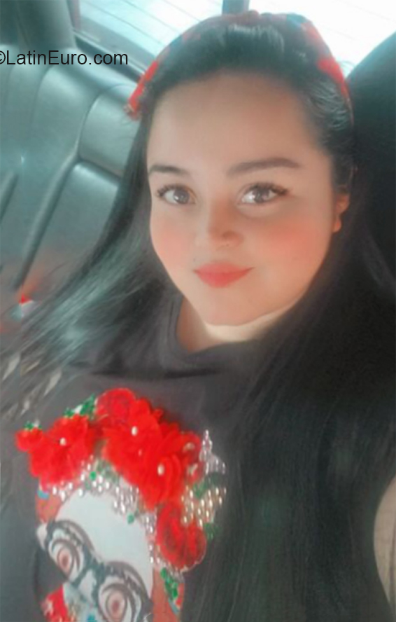 Date this stunning Colombia girl Alejandra from Bogota CO30519