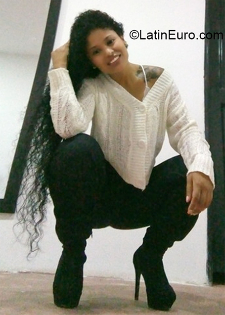 Date this hard body Colombia girl Lilian from Cali CO30547