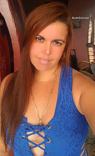 Date this happy Cuba girl Nayara from Havana CU793