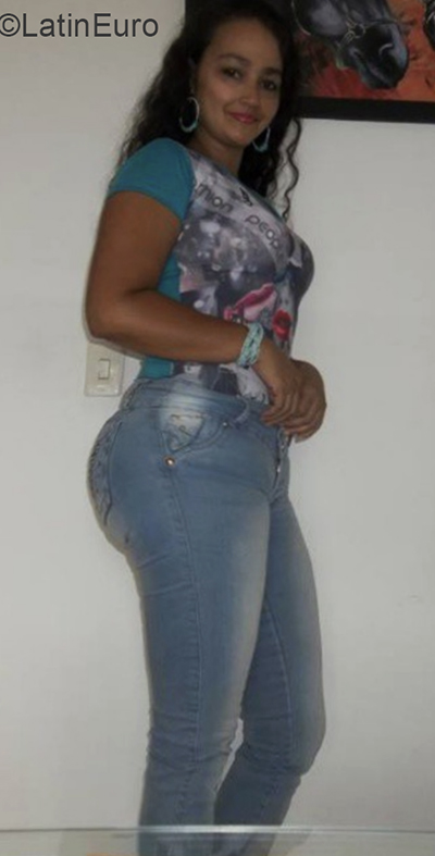 Date this hard body Colombia girl Claudia from Cali CO31287