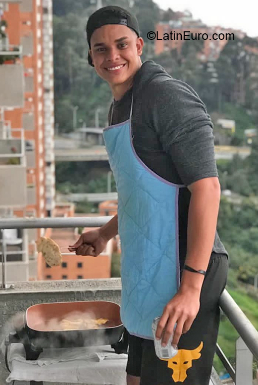 Date this good-looking Colombia man Harrinson from Bogota CO30562