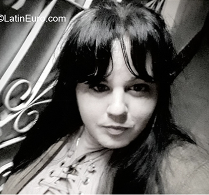 Date this nice looking Cuba girl Yuleimy from Cardenas CU784