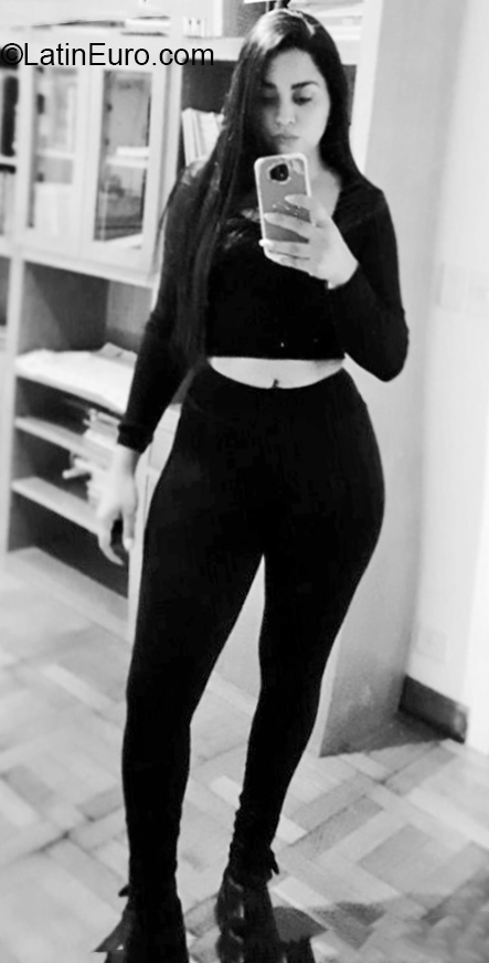 Date this young Argentina girl Daiana from Buenos Aires AR775
