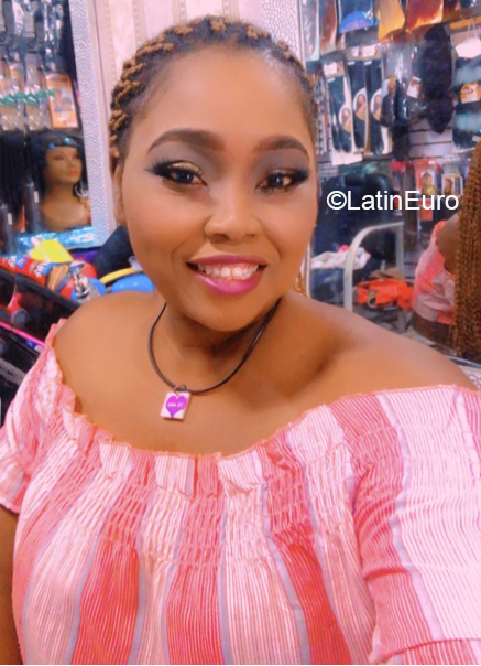 Date this happy Dominican Republic girl Laurette from Santo Domingo DO40068
