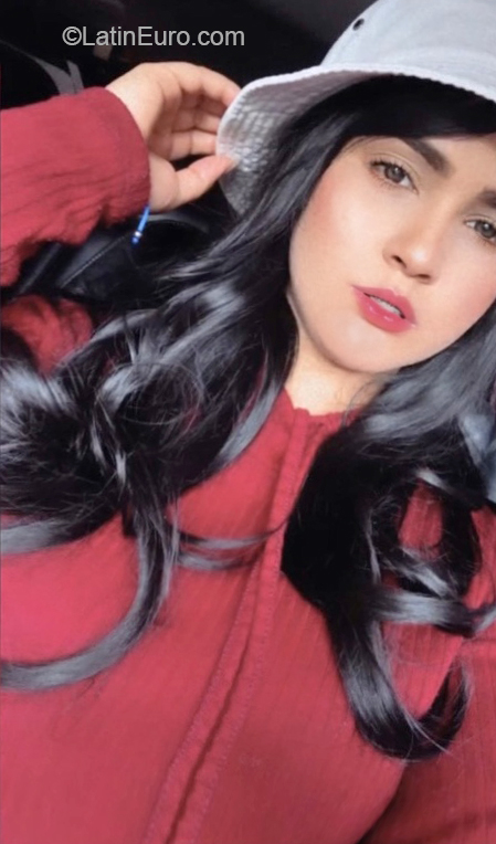 Date this voluptuous Dominican Republic girl Frannelly from Santo Domingo DO40091