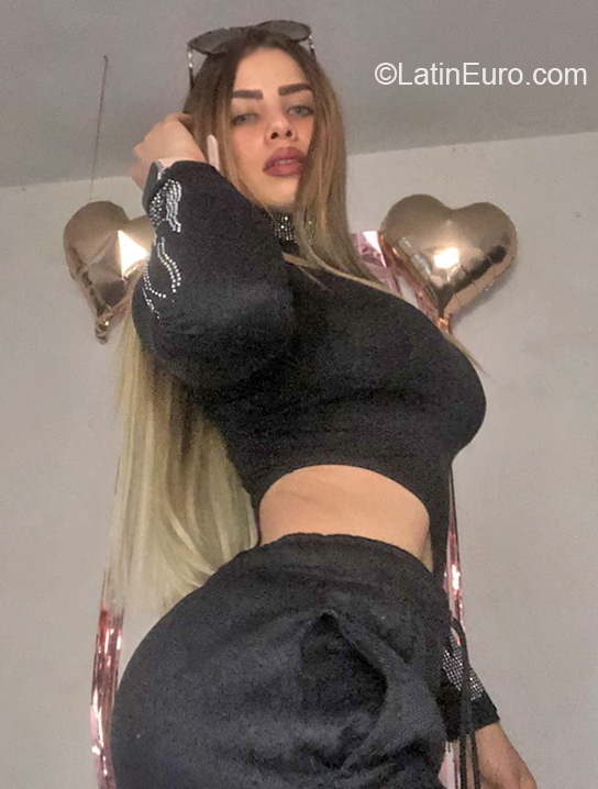 Date this lovely Colombia girl Legna from Bogota CO30681