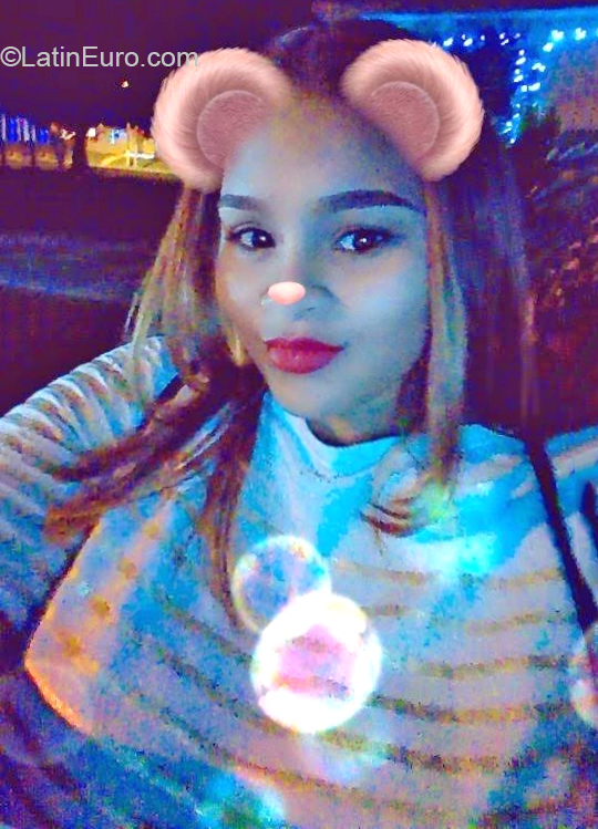 Date this foxy Dominican Republic girl Carolyn from Santo Domingo DO40110