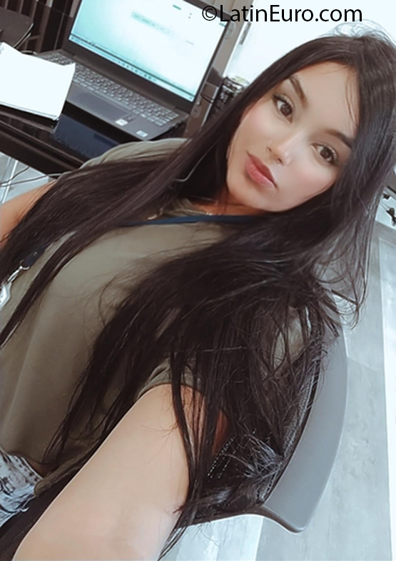 Date this young Colombia girl Valentina from Medellin CO30716