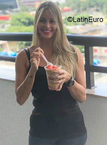 Date this charming Brazil girl Alyne from Brasilia BR11432