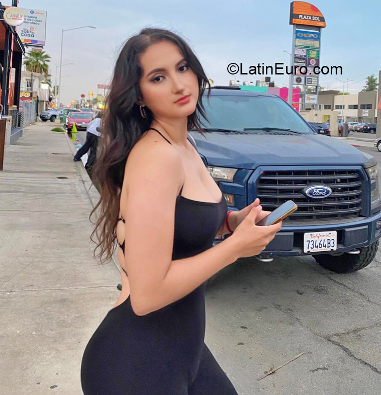 Date this pretty Mexico girl Rebeca from Mexicali MX2474