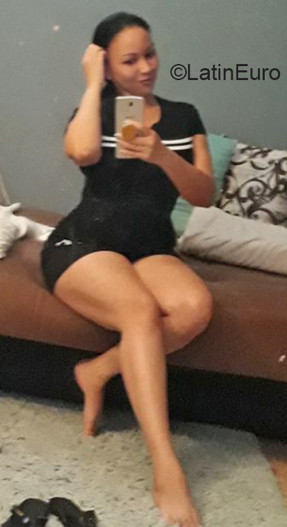 Date this happy Dominican Republic girl Anny from Santo Domingo DO40147