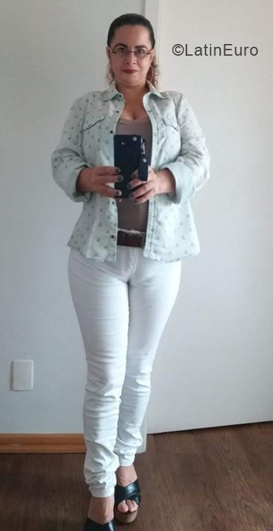 Date this good-looking Brazil girl SHEILA from Rio de Janeiro BR11437