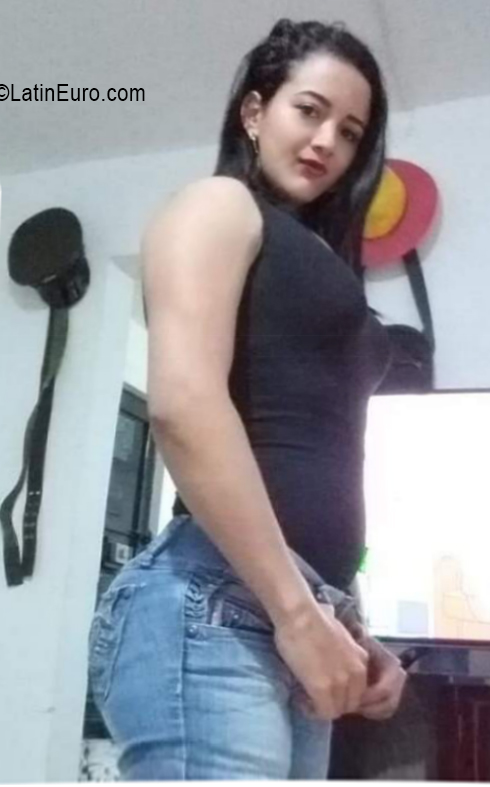 Date this pretty Colombia girl Yenis from Bogotá CO30785