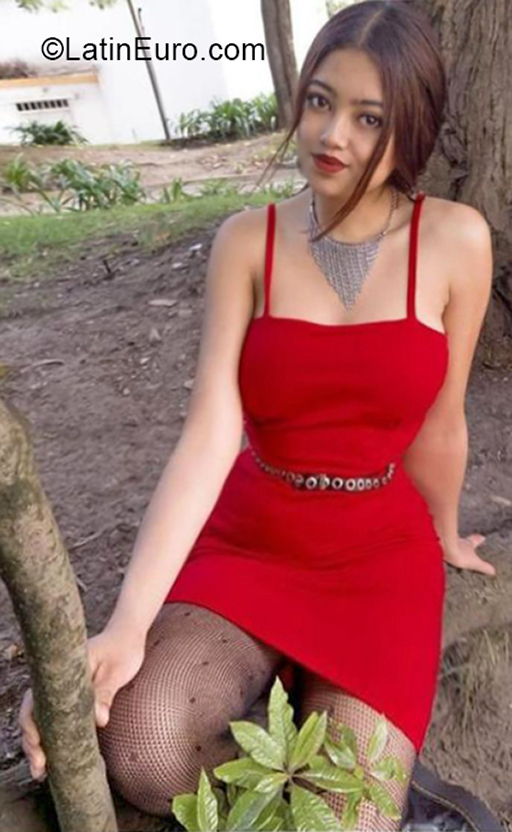 Date this cute Colombia girl Valentina from Bogota CO30799