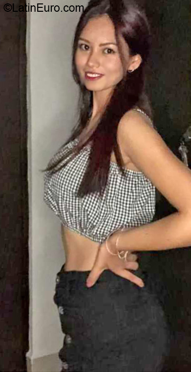 Date this happy Mexico girl Alexa from Guadalajara MX2483
