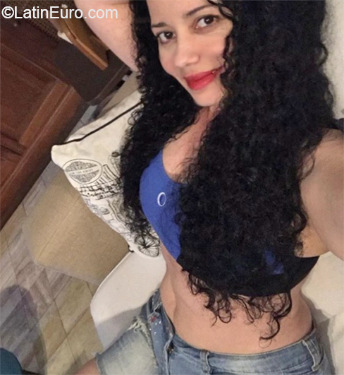 Date this charming Argentina girl Neidy from Belgrano AR796