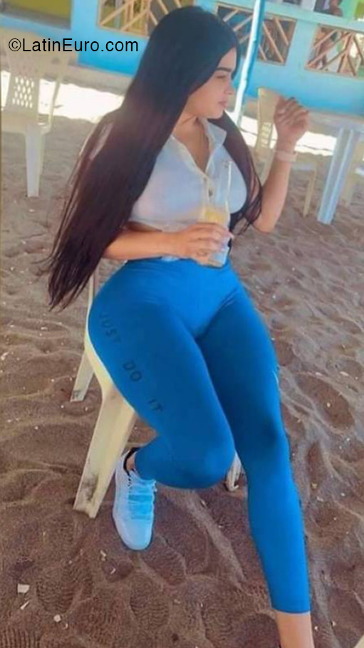 Date this beautiful Dominican Republic girl Yoadelis from Santo Domingo DO40255