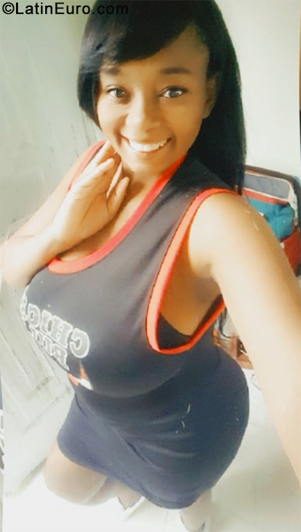 Date this nice looking Dominican Republic girl Elisa from Higuey DO40272