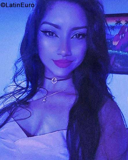 Date this voluptuous Colombia girl Gabriela from Barranquilla CO33464