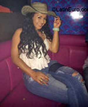 Date this passionate United States girl Betty from Queens US21460