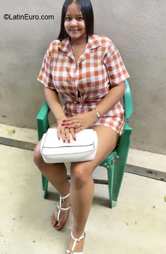 Date this tall United States girl Lisbet from New York US21462