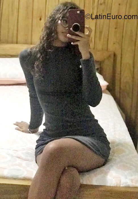 Date this cute United States girl Wilmary from Passaic US21466