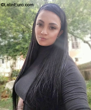 Date this athletic Colombia girl KAREN from Medellin CO30982