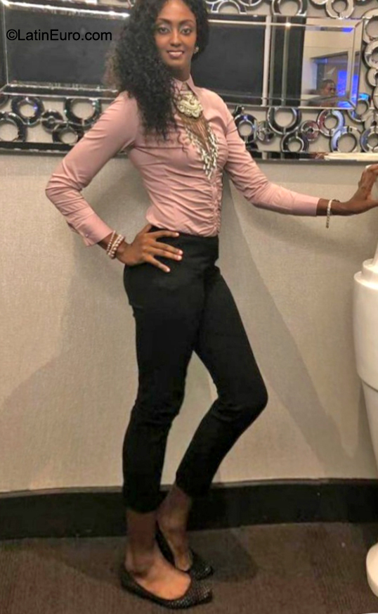 Date this cute Dominican Republic girl Elizabeth from Santo Domingo DO40305