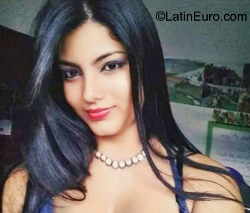 Date this athletic Colombia girl JULIETTA from cali CO31618