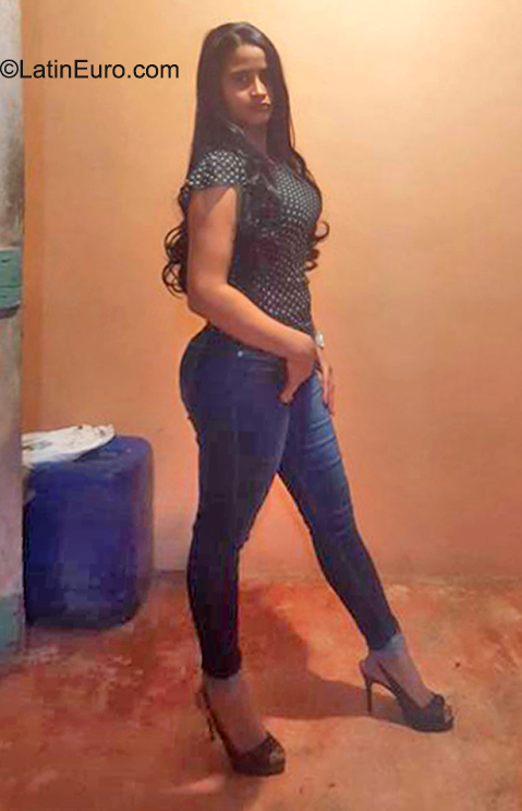 Date this lovely Dominican Republic girl Kary from La Vega DO40314
