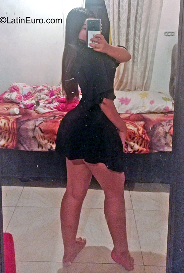 Date this sensual Colombia girl Yarelis from Barranquilla CO31406