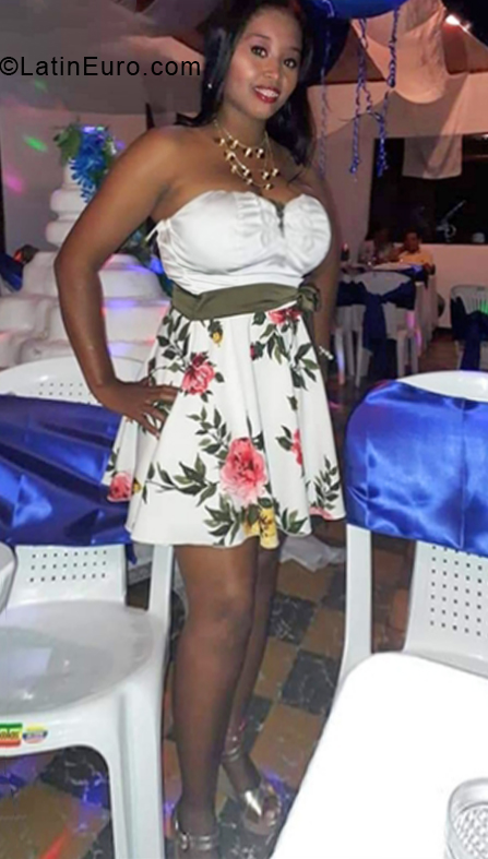 Date this voluptuous Colombia girl Rosa from Cali CO31017