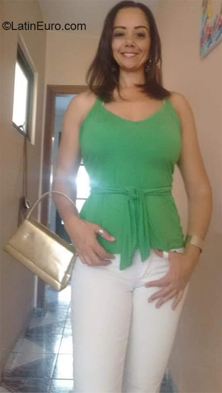 Date this nice looking Brazil girl Nadia from Sao Paulo BR11531