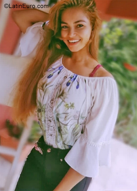 Date this good-looking Panama girl Dorkilis from Panama PA1321