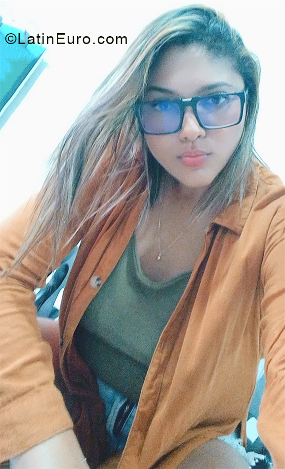 Date this athletic Colombia girl Andrea from Barranquilla CO31128