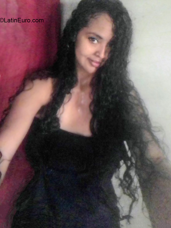 Date this beautiful Dominican Republic girl Karina from Santo Domingo DO40415