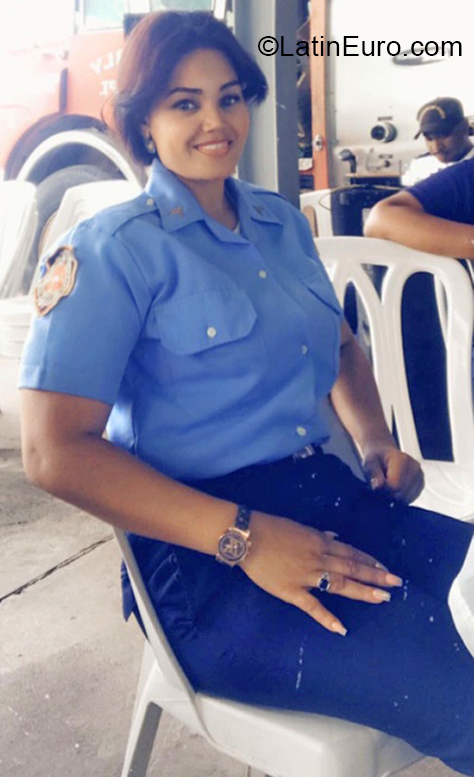 Date this passionate Dominican Republic girl Iris from Santo Domingo DO40421