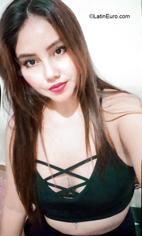Date this stunning Bolivia girl Kattaleya from Santa Cruz BO133