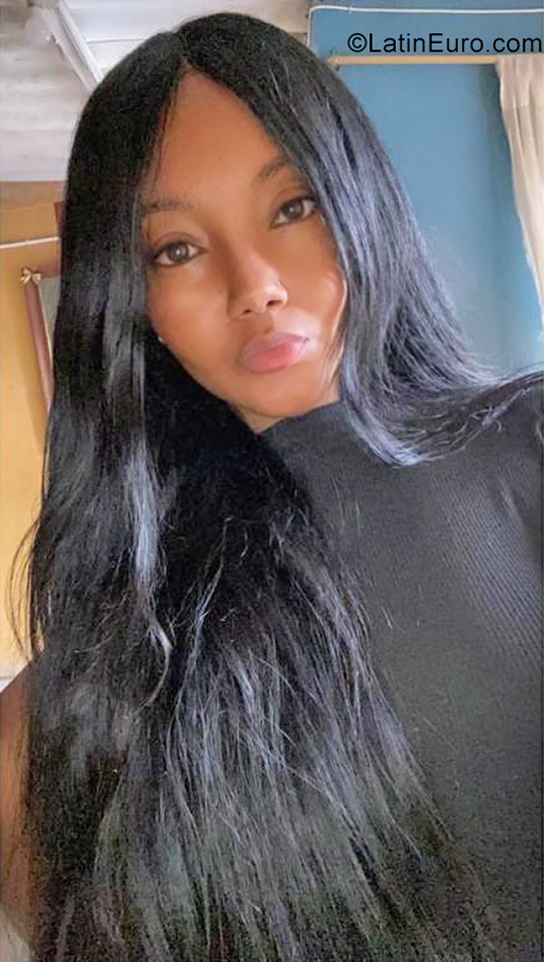 Date this charming Colombia girl Viviana from Medellin CO31184