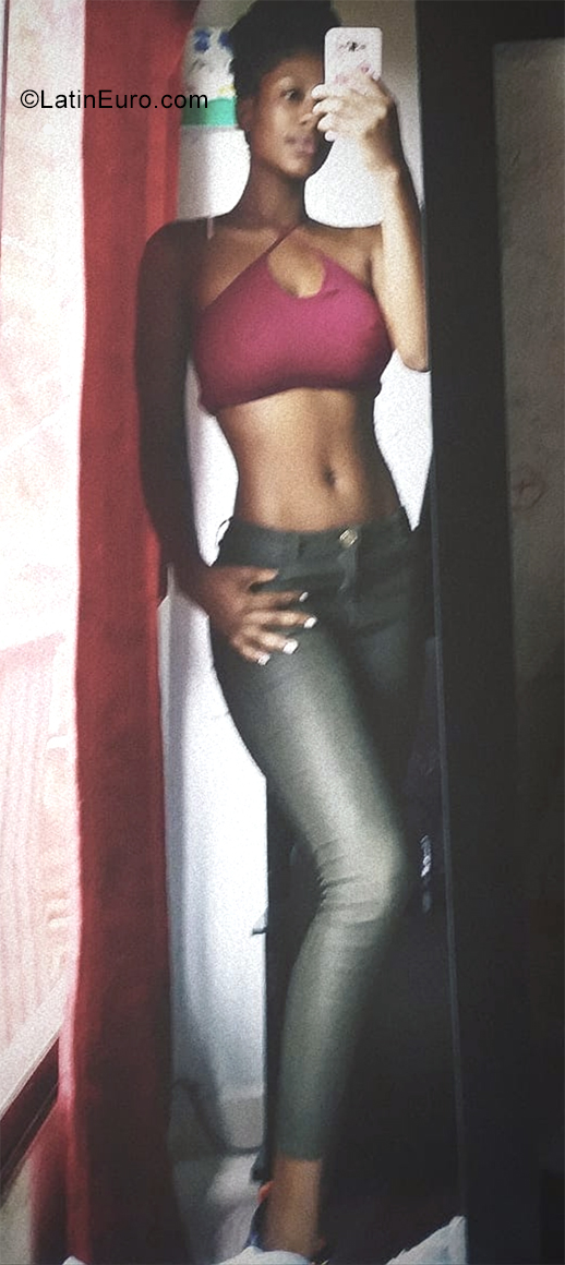 Date this stunning Colombia girl Aricela from Medellin CO31190