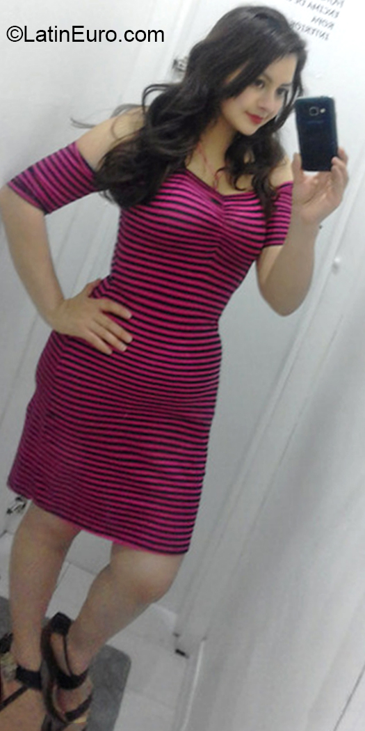 Date this nice looking Ecuador girl Celia from Quito EC901