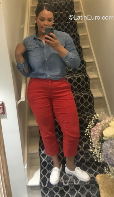 Date this pretty United States girl Maria from Nantucket US21572