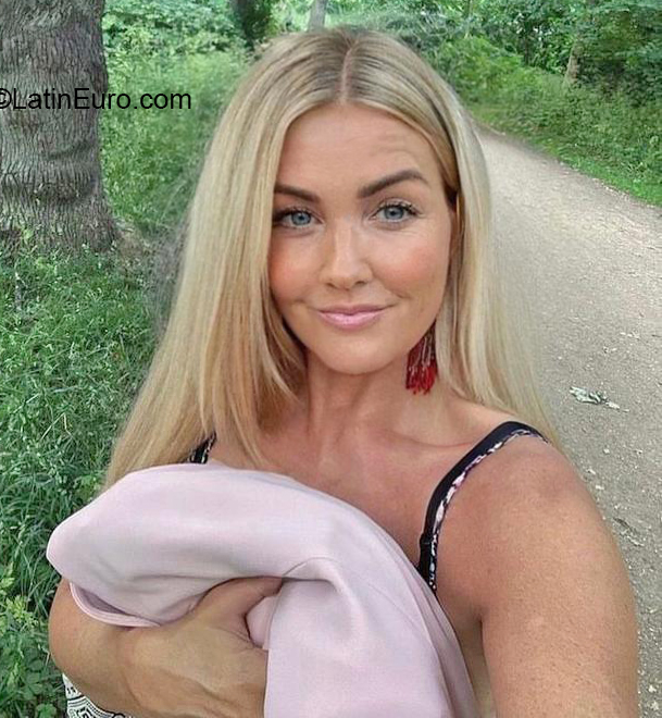Date this exotic United States girl Sandra from Boston US21591