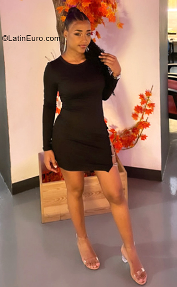 Date this delightful Spain girl Maria from Barcelona ES684