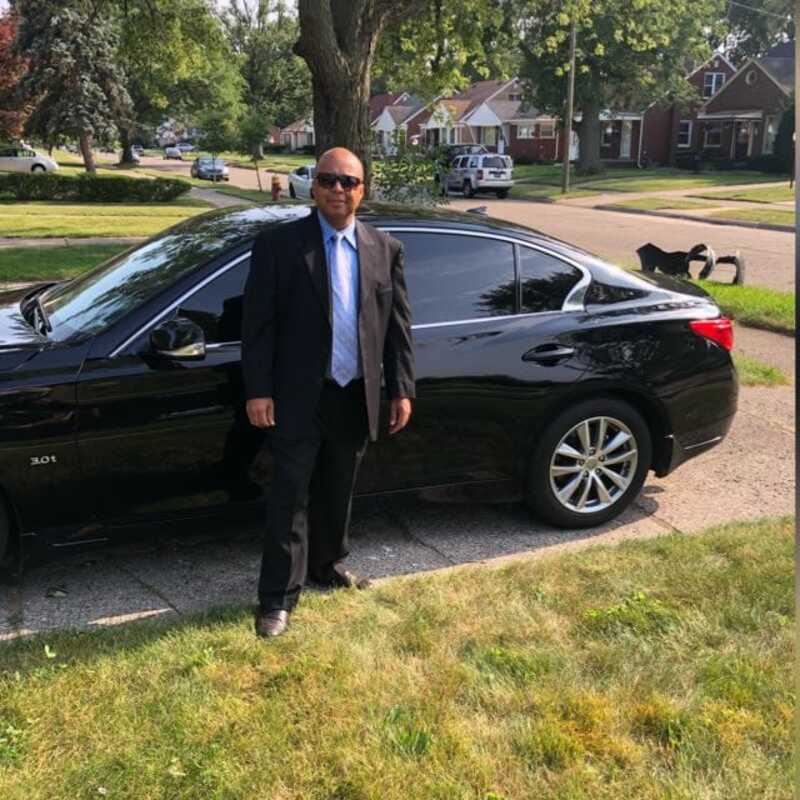 Date this pretty United States man Benz from Detroit US21596