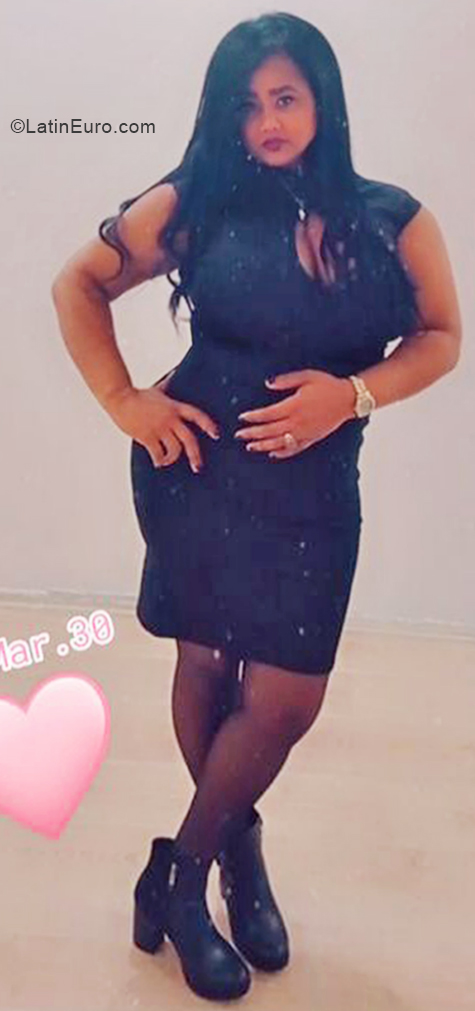 Date this sultry Dominican Republic girl Mariela from San Cristobal DO40576