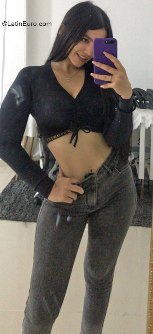 Date this good-looking Colombia girl Julieth from Medellin CO31337