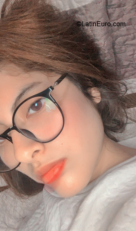 Date this attractive Peru girl Adri from Lima PE1979